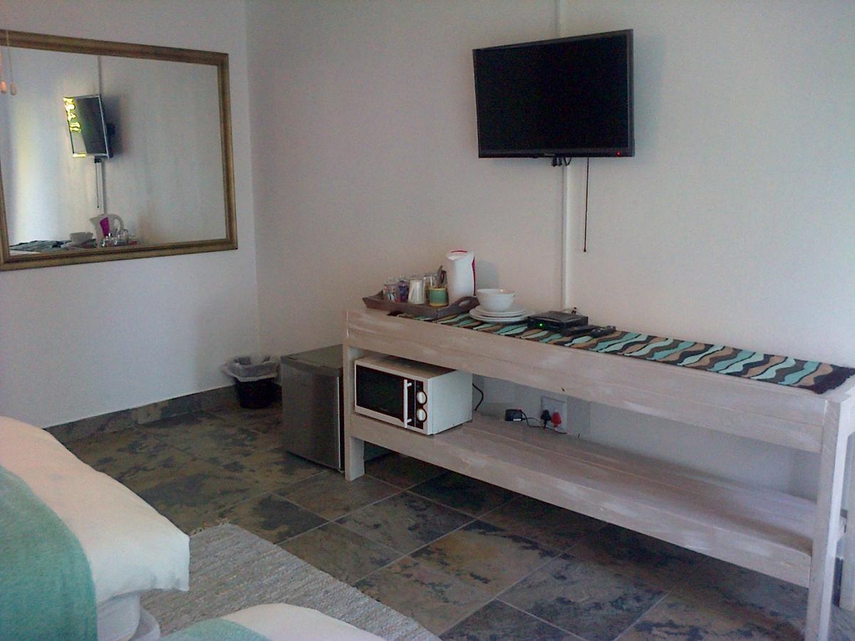 Ukarimu Guest House Klerksdorp Bagian luar foto